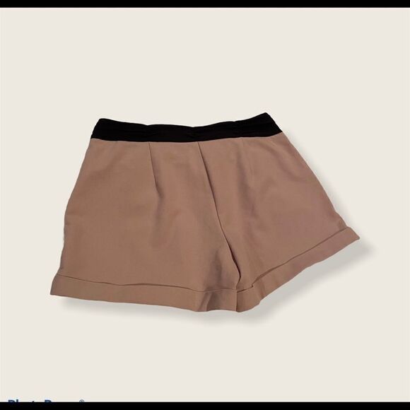 Jennifer Lopez  Shorts Size 8 - Picture 3 of 9